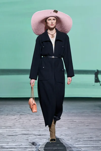 Look 1